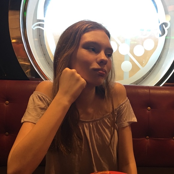 Meet your Posher, Paige - Picture 1 of 1